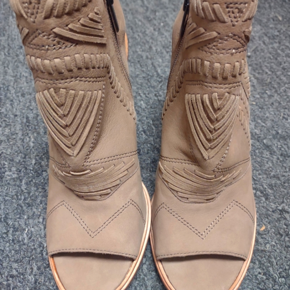 Vince Camuto Platform Sandals